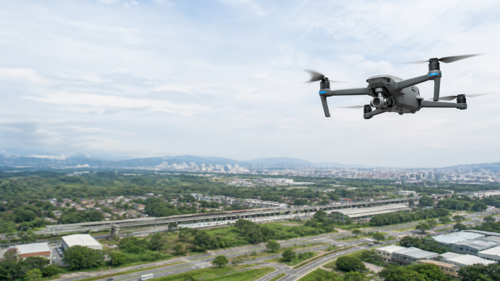 Dron industrial inspeccionando una ciudad inteligente